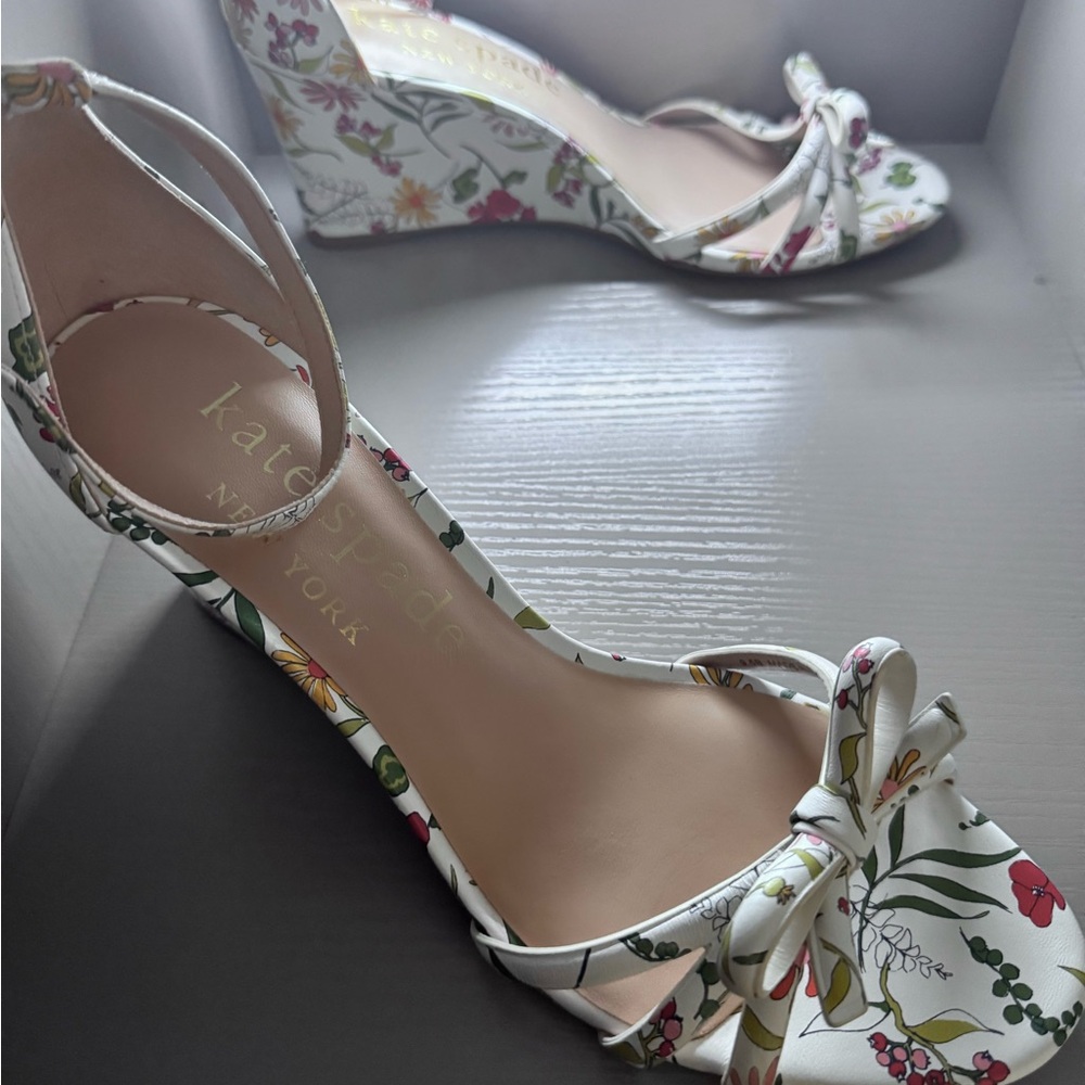 Kate Spade New York Flamenco Floral Bow Wedge LeatherSandals - White and color - Picture 4 of 9
